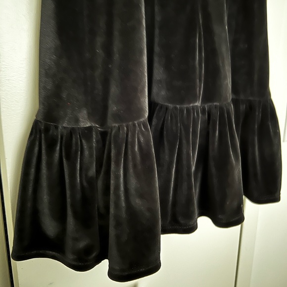 Black Velvet Dress - Picture 5 of 5